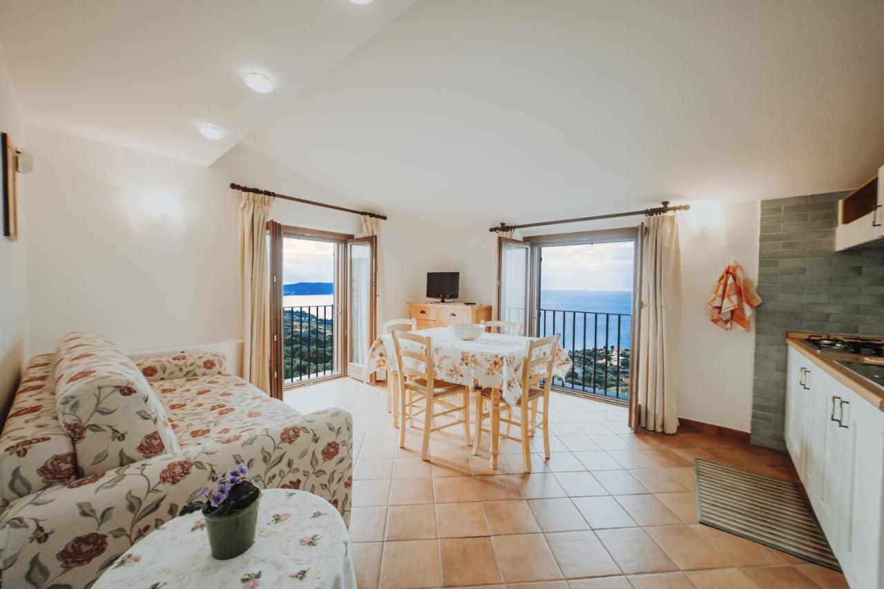 Residenza Golfo Degli Ulivi Aparthotel Caprioli Buitenkant foto