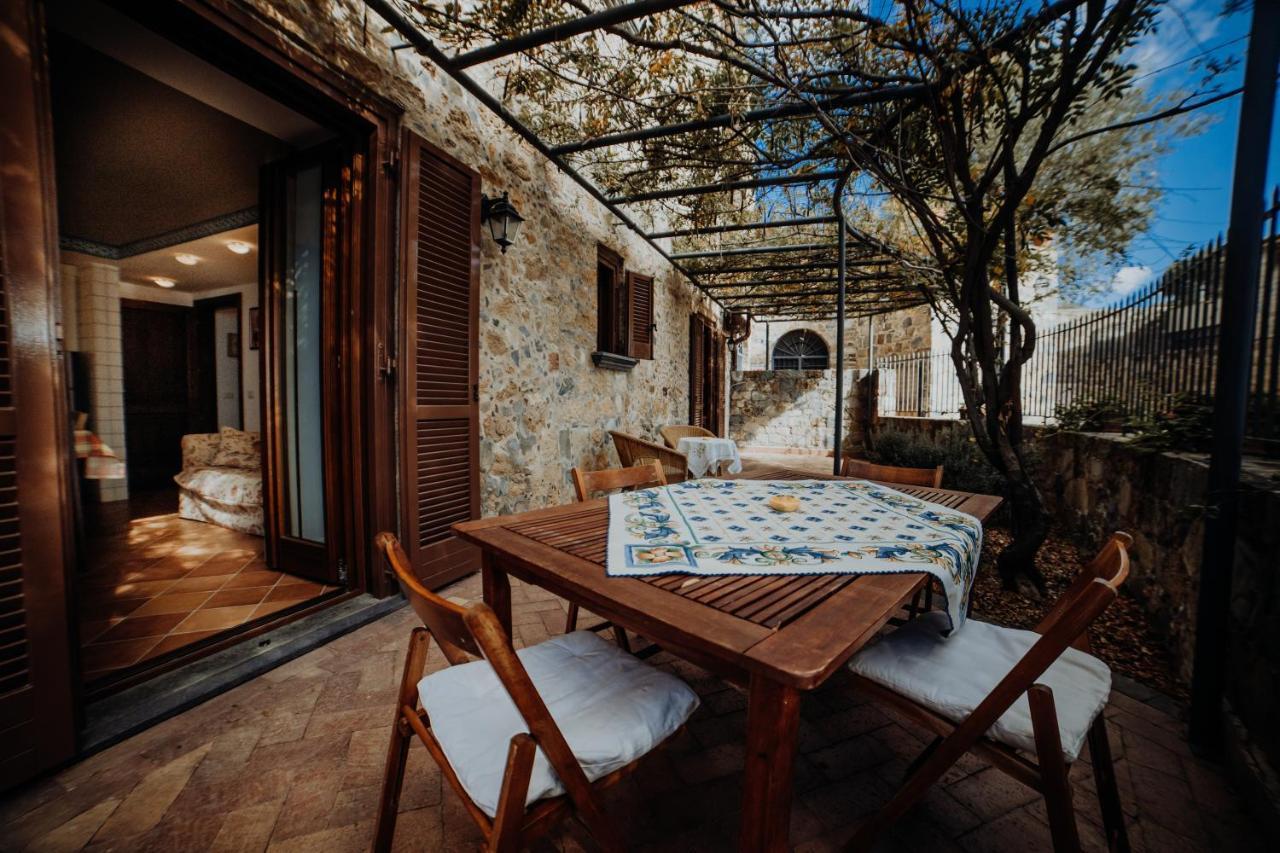 Residenza Golfo Degli Ulivi Aparthotel Caprioli Buitenkant foto