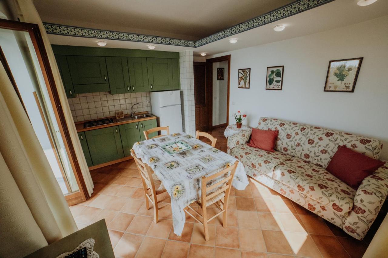 Residenza Golfo Degli Ulivi Aparthotel Caprioli Buitenkant foto