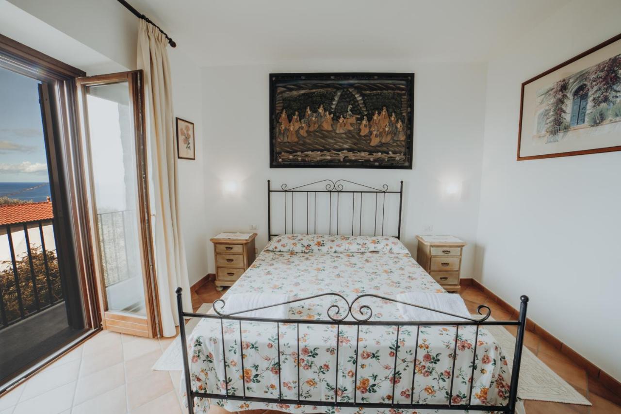 Residenza Golfo Degli Ulivi Aparthotel Caprioli Buitenkant foto