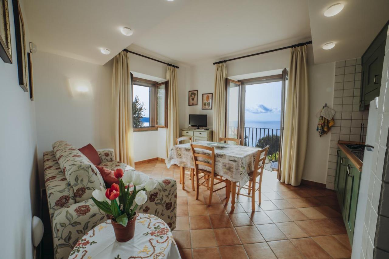 Residenza Golfo Degli Ulivi Aparthotel Caprioli Buitenkant foto