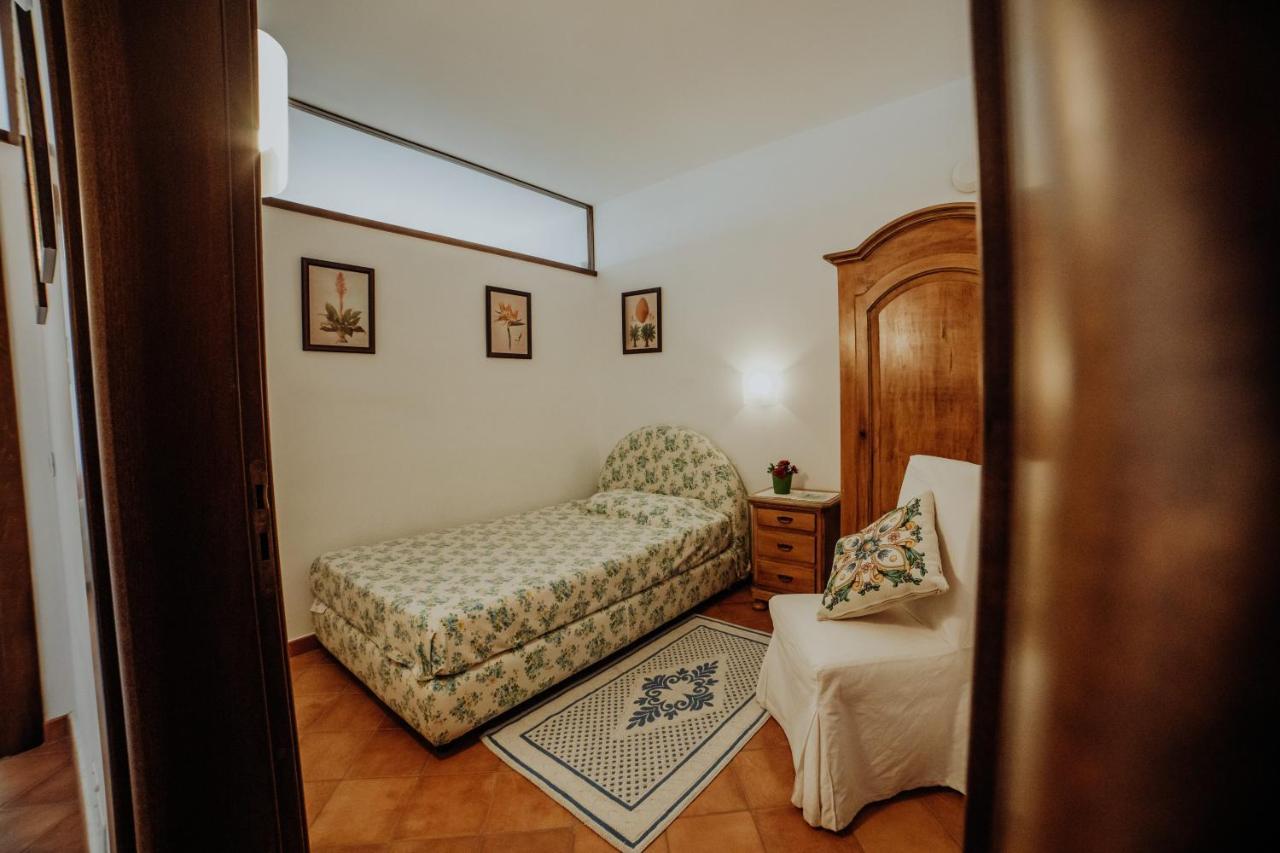 Residenza Golfo Degli Ulivi Aparthotel Caprioli Buitenkant foto