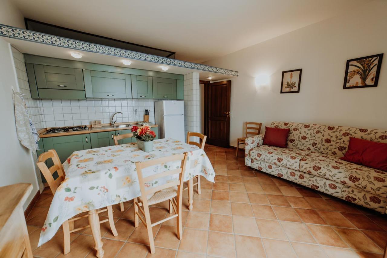 Residenza Golfo Degli Ulivi Aparthotel Caprioli Buitenkant foto